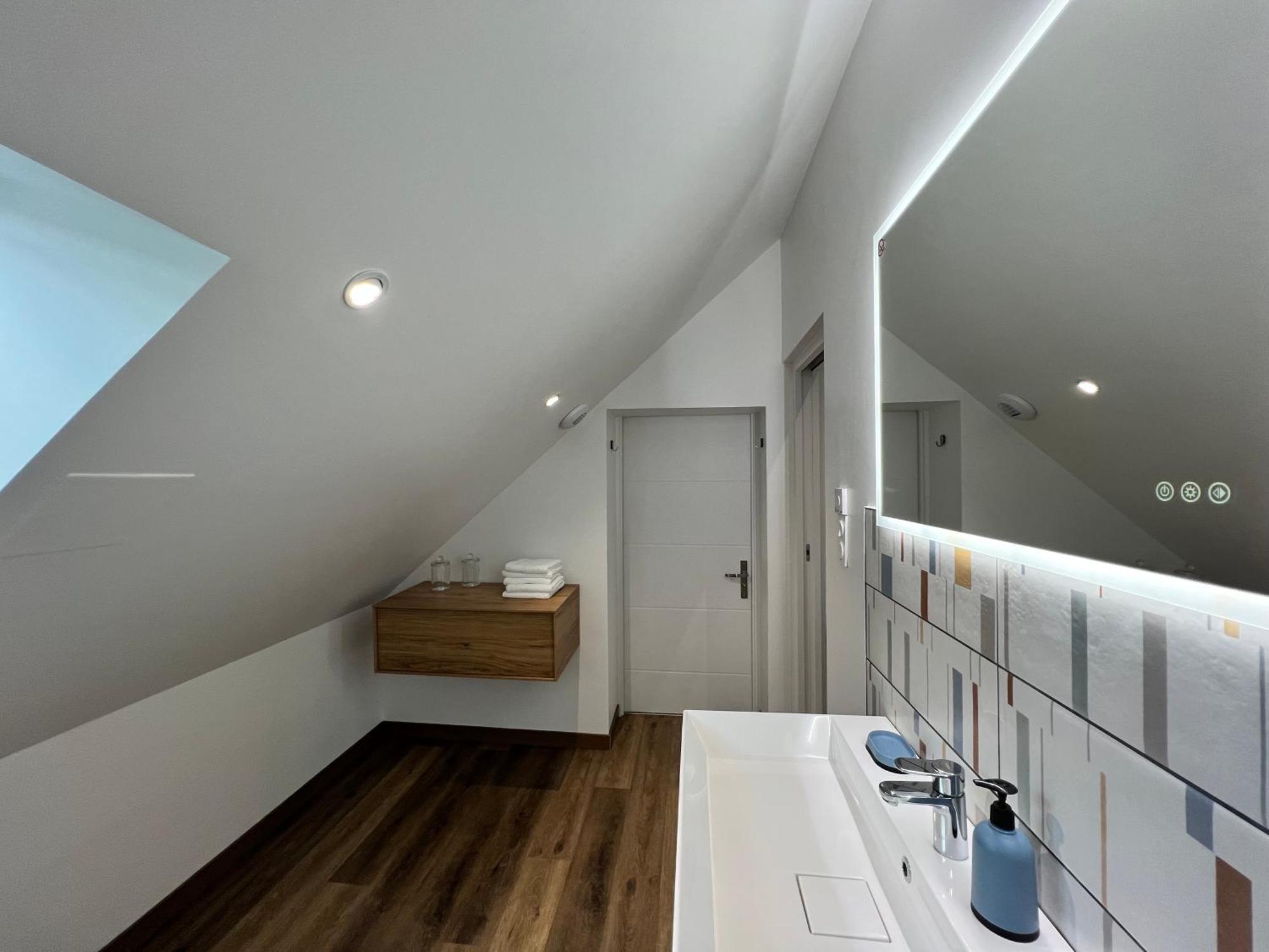 La Maison Du Gardien - Coeur De Ville - Parking Prive Gratuit Charleville-Mezieres Ngoại thất bức ảnh